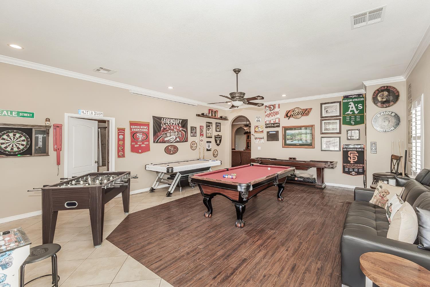 7197 Perlman Dr, Sanger, CA 93657