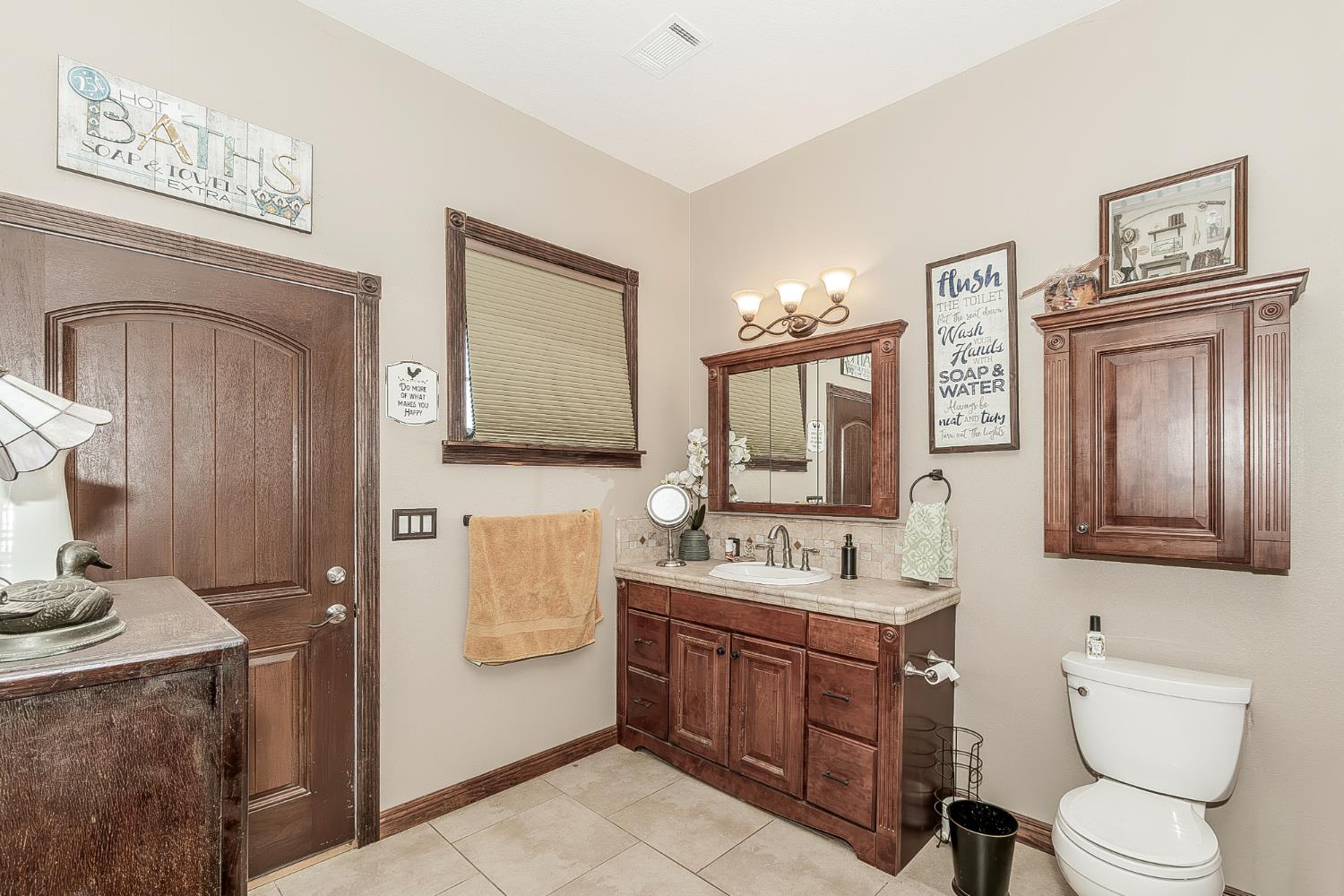 7197 Perlman Dr, Sanger, CA 93657