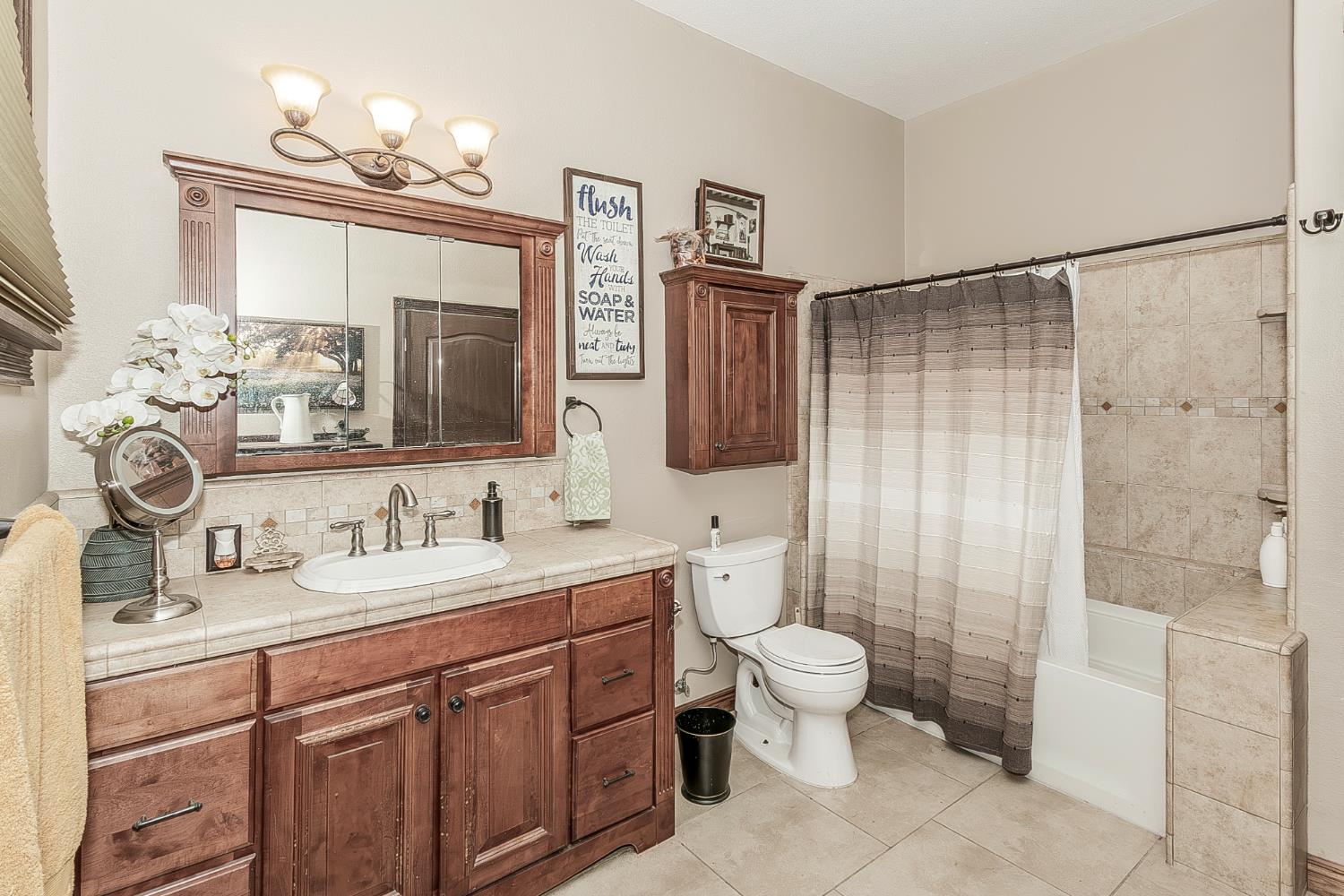 7197 Perlman Dr, Sanger, CA 93657