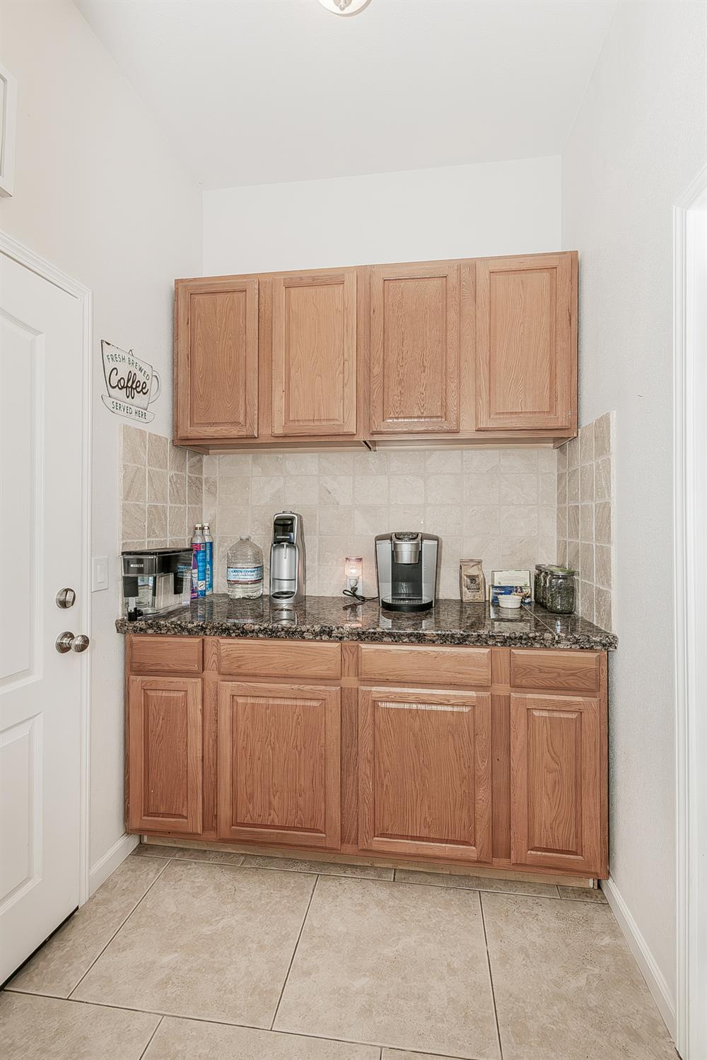 7197 Perlman Dr, Sanger, CA 93657