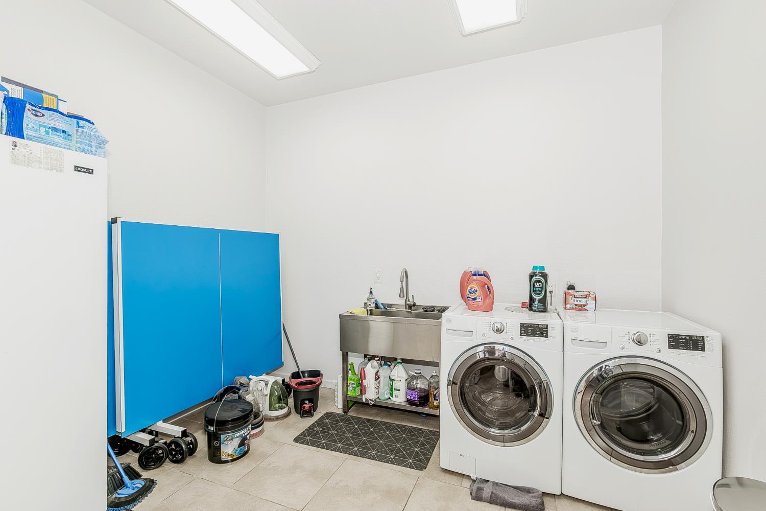 7197 Perlman Dr, Sanger, CA 93657