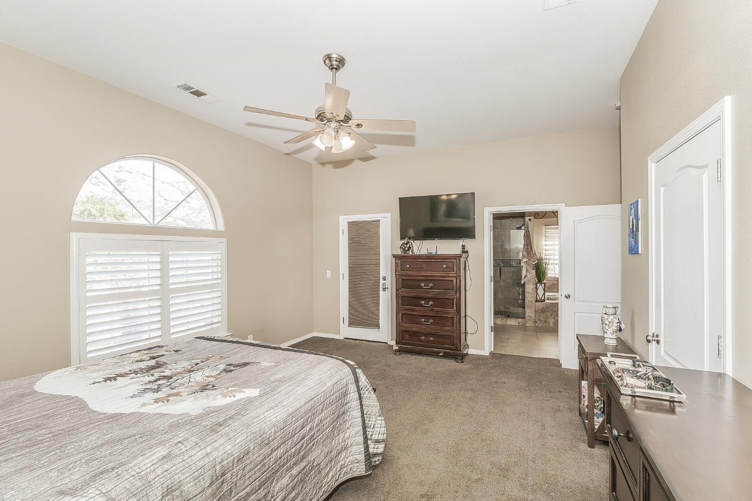 7197 Perlman Dr, Sanger, CA 93657