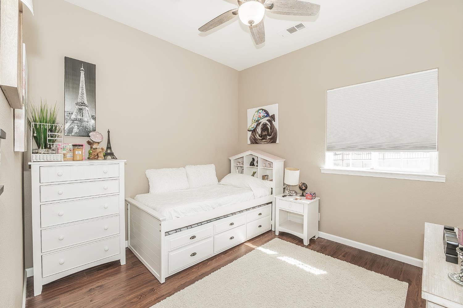 7197 Perlman Dr, Sanger, CA 93657