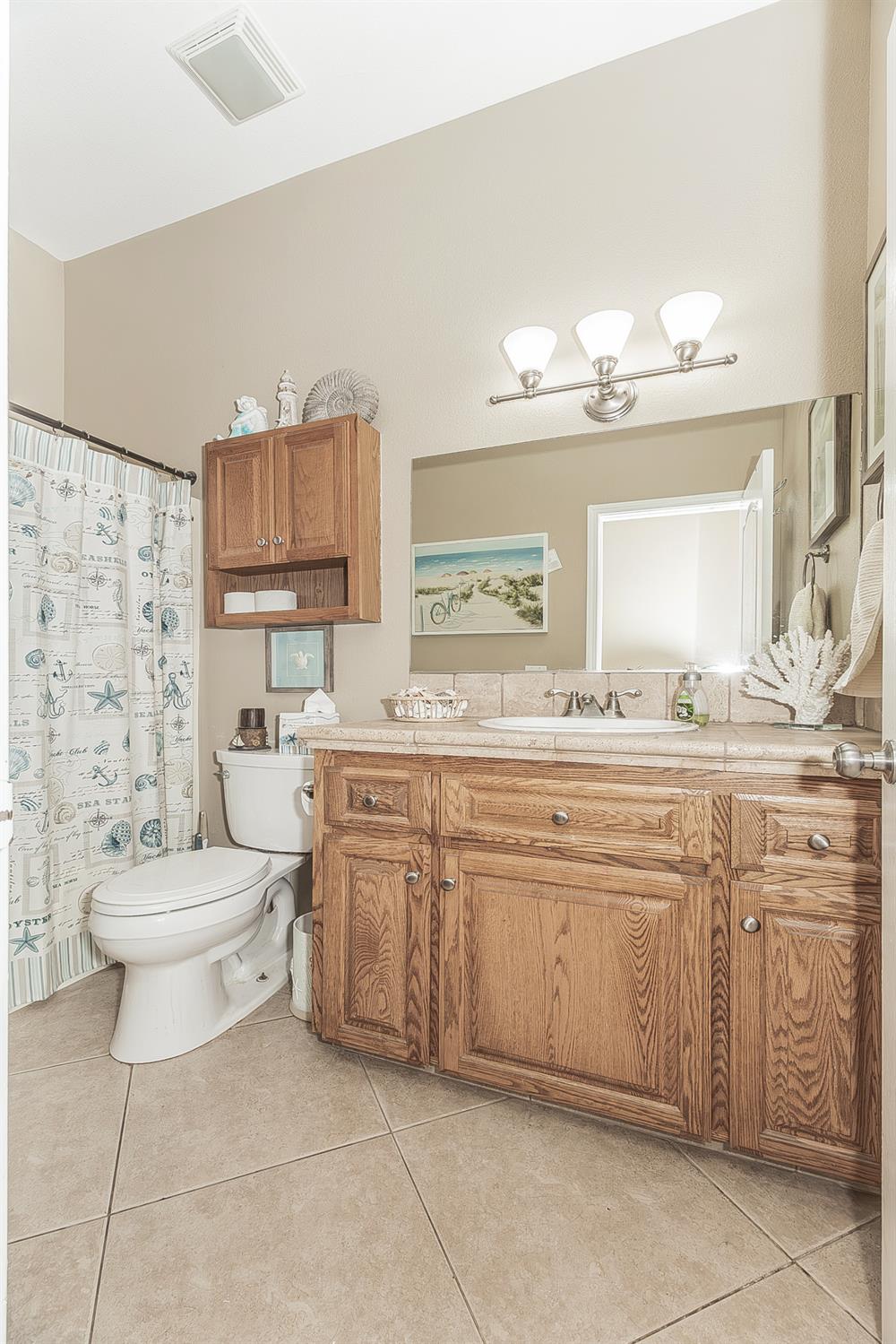 7197 Perlman Dr, Sanger, CA 93657