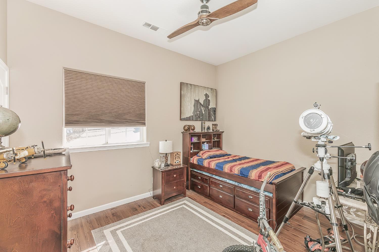 7197 Perlman Dr, Sanger, CA 93657