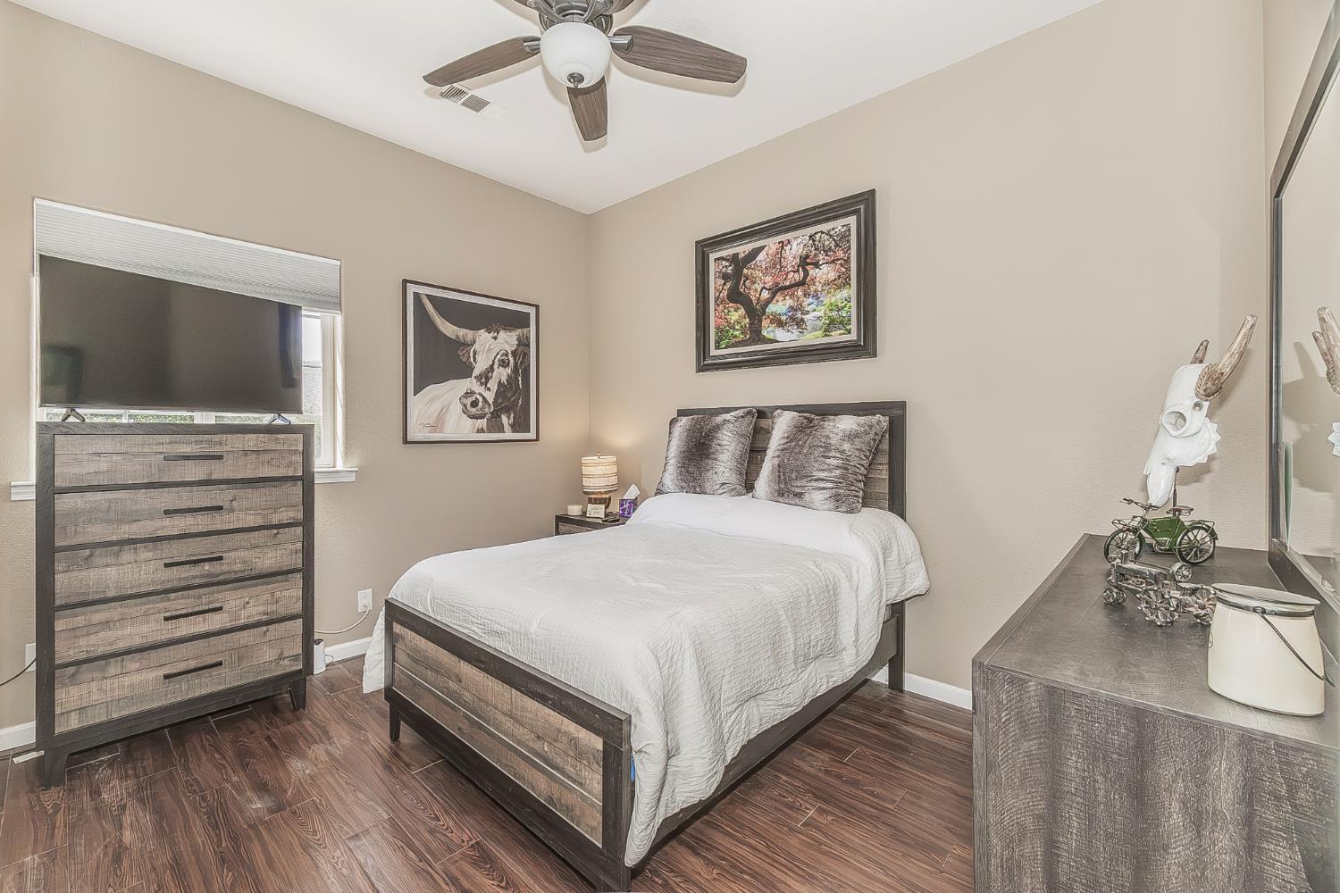 7197 Perlman Dr, Sanger, CA 93657
