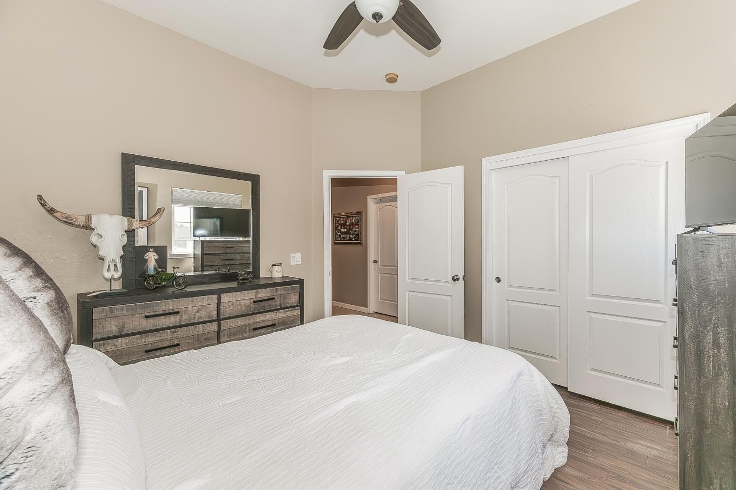 7197 Perlman Dr, Sanger, CA 93657