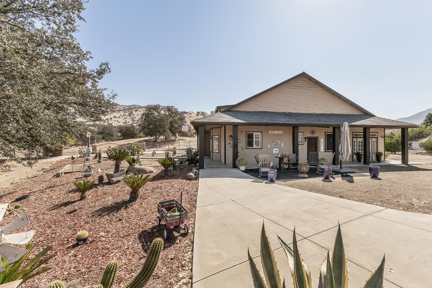 7197 Perlman Dr, Sanger, CA 93657