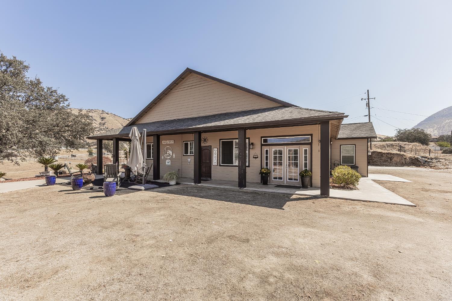 7197 Perlman Dr, Sanger, CA 93657