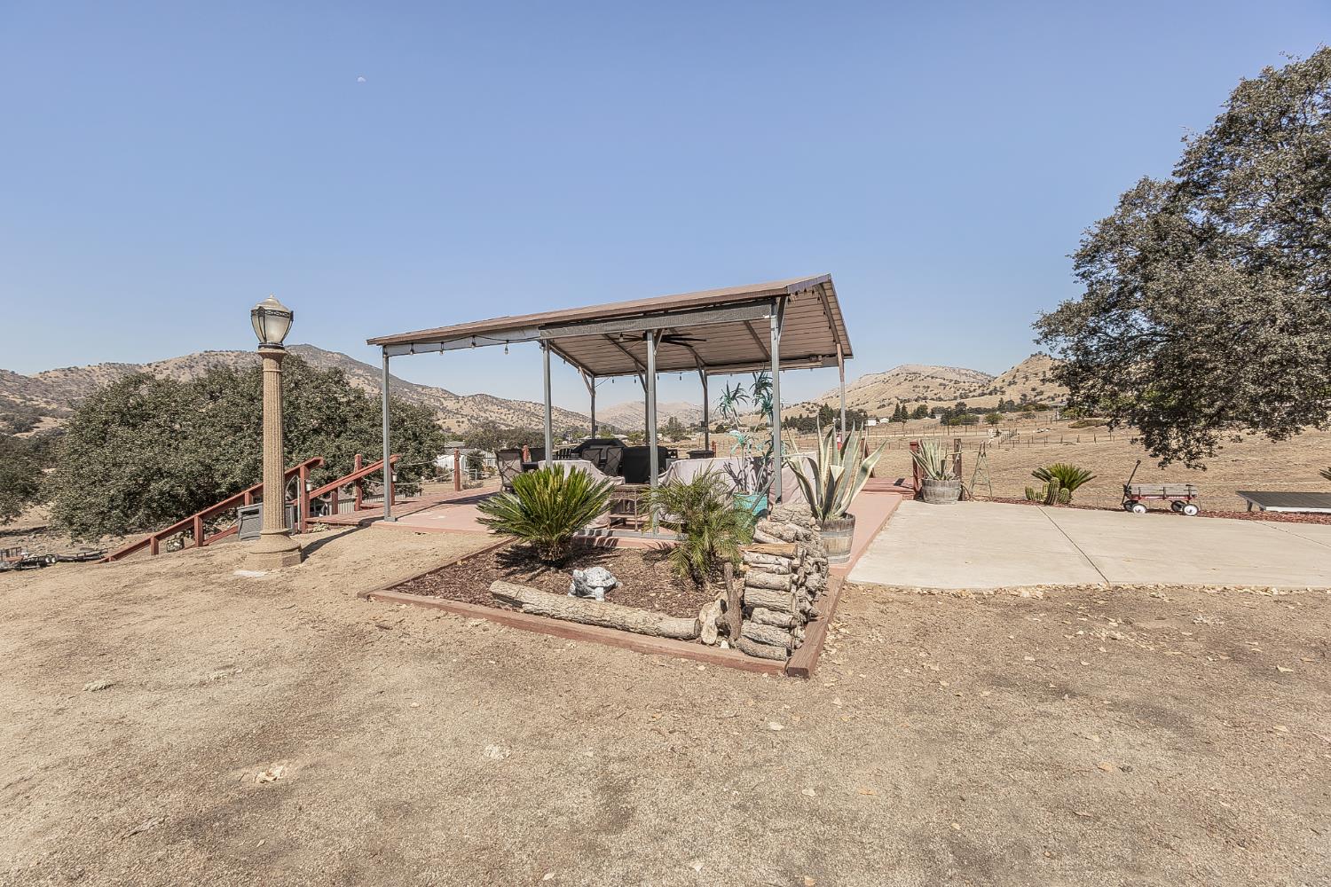 7197 Perlman Dr, Sanger, CA 93657