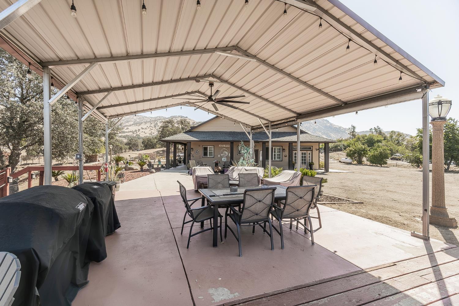 7197 Perlman Dr, Sanger, CA 93657