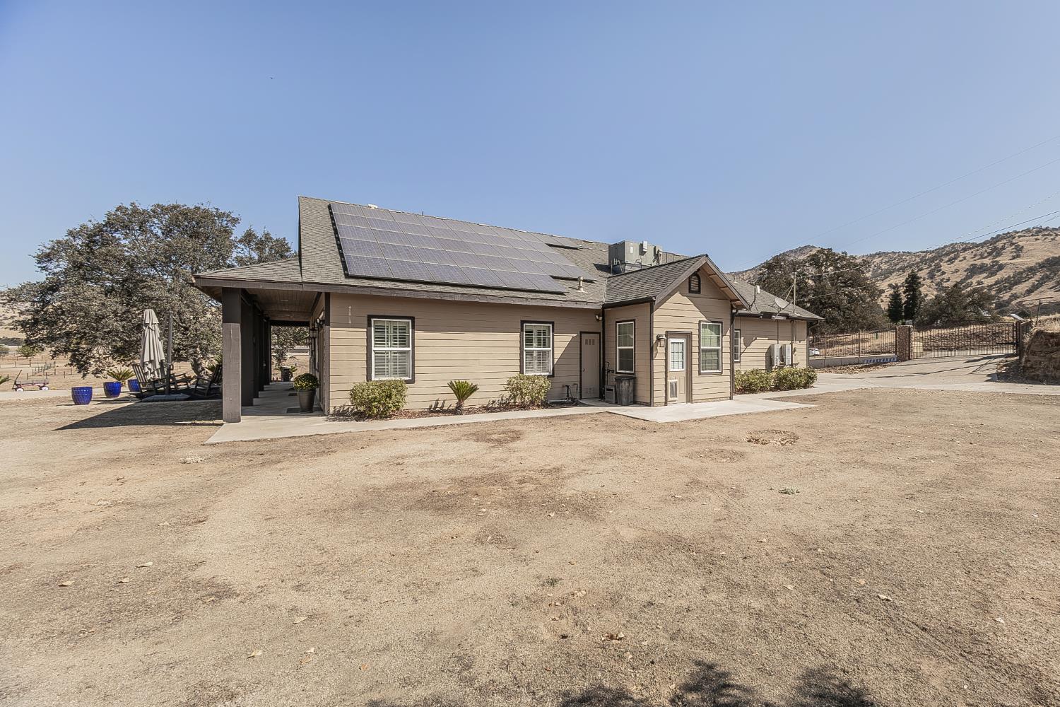 7197 Perlman Dr, Sanger, CA 93657