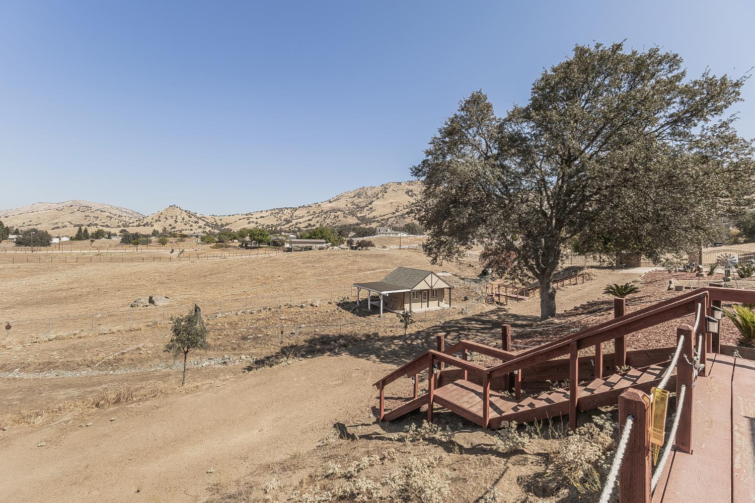 7197 Perlman Dr, Sanger, CA 93657