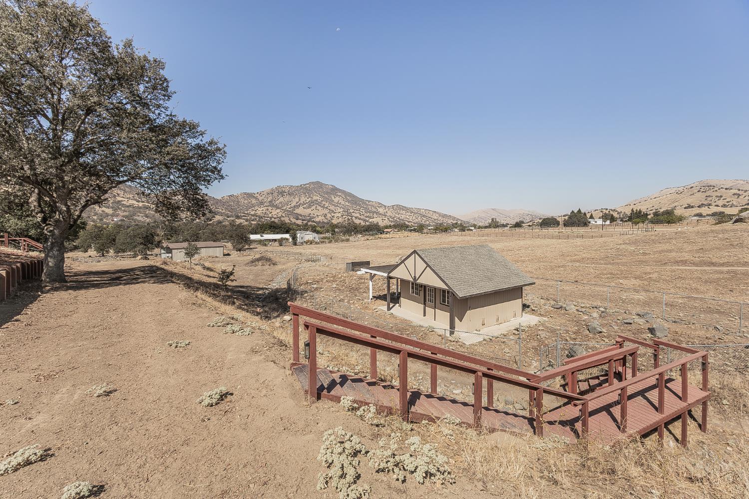 7197 Perlman Dr, Sanger, CA 93657