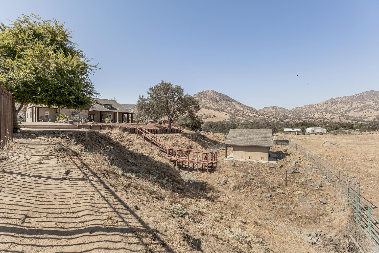 7197 Perlman Dr, Sanger, CA 93657