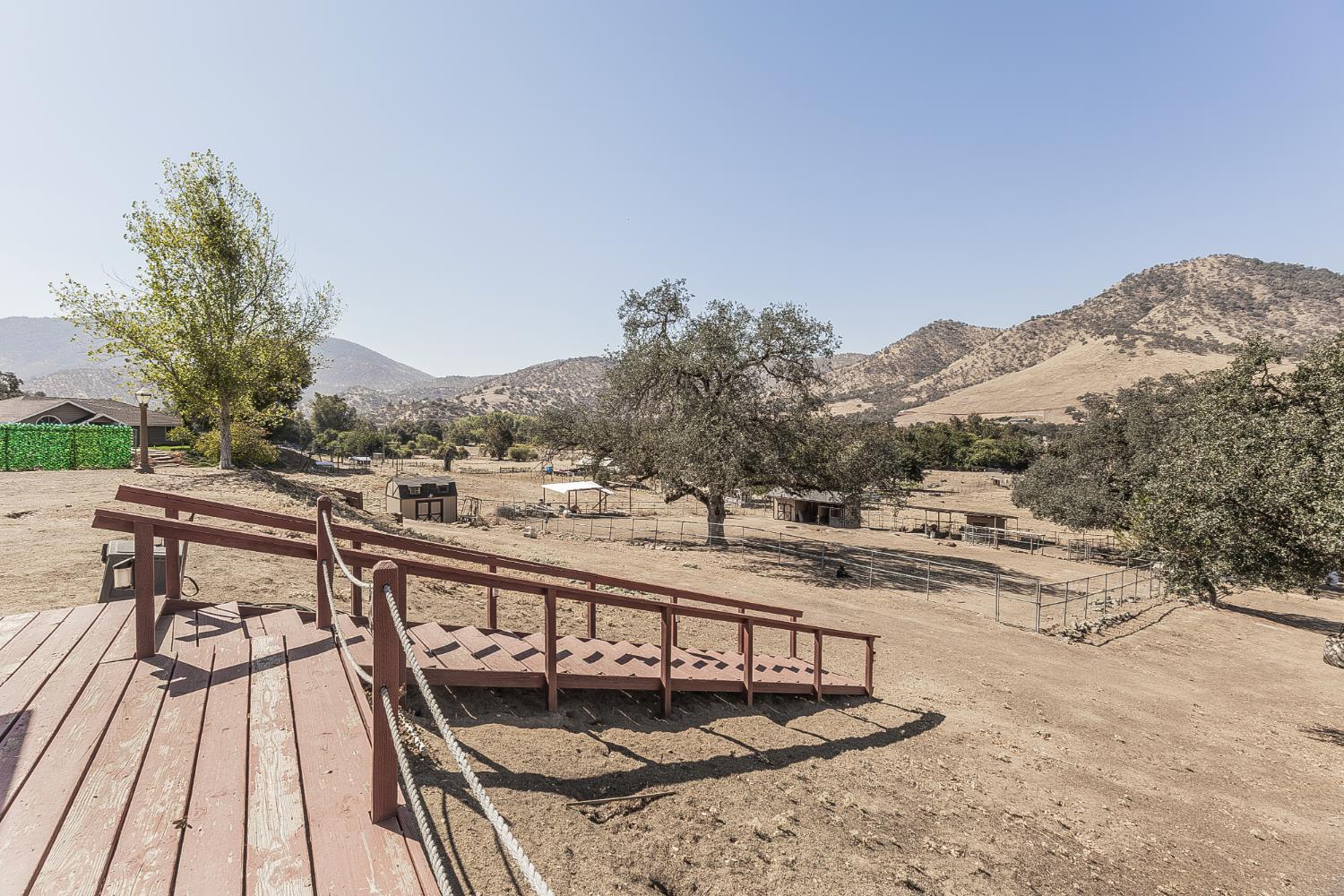 7197 Perlman Dr, Sanger, CA 93657