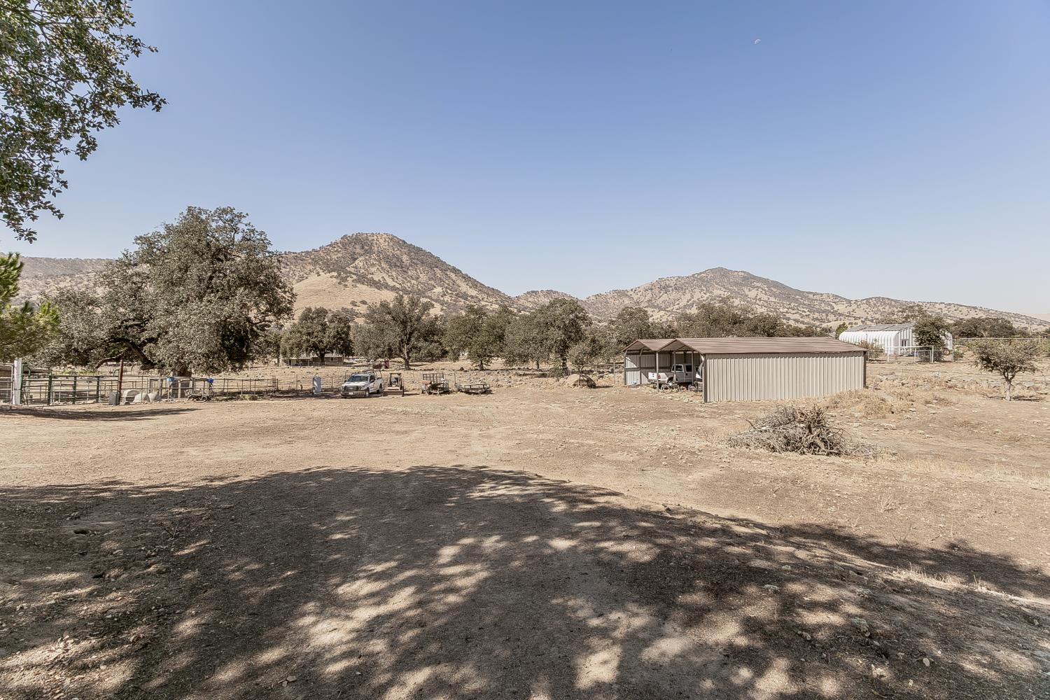 7197 Perlman Dr, Sanger, CA 93657