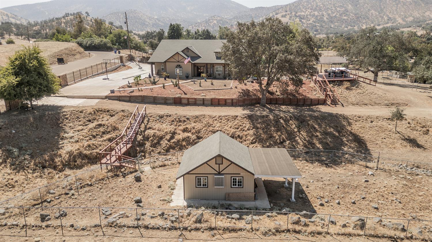 7197 Perlman Dr, Sanger, CA 93657