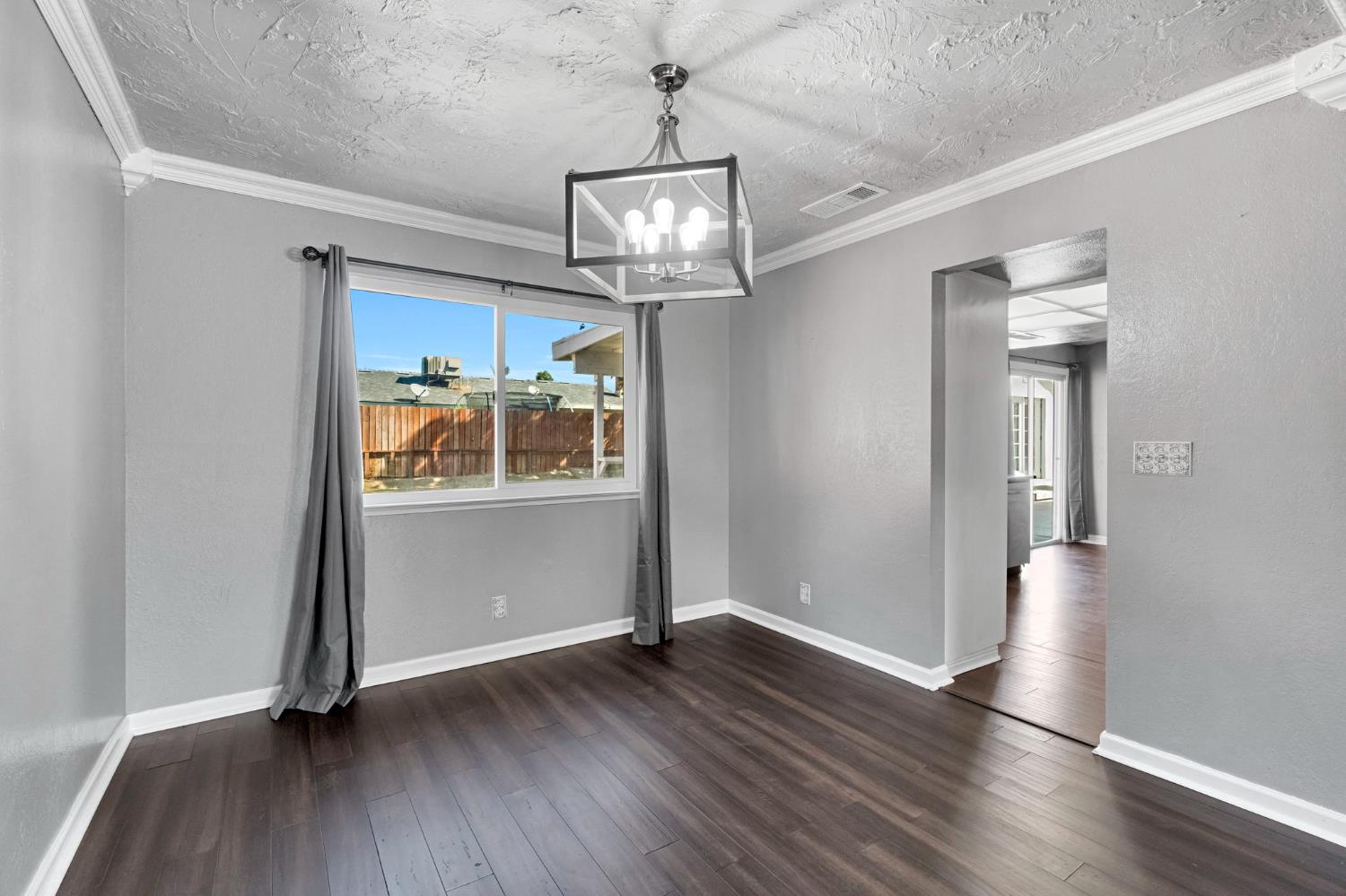 857 Los Altos Ave, Clovis, CA 93612
