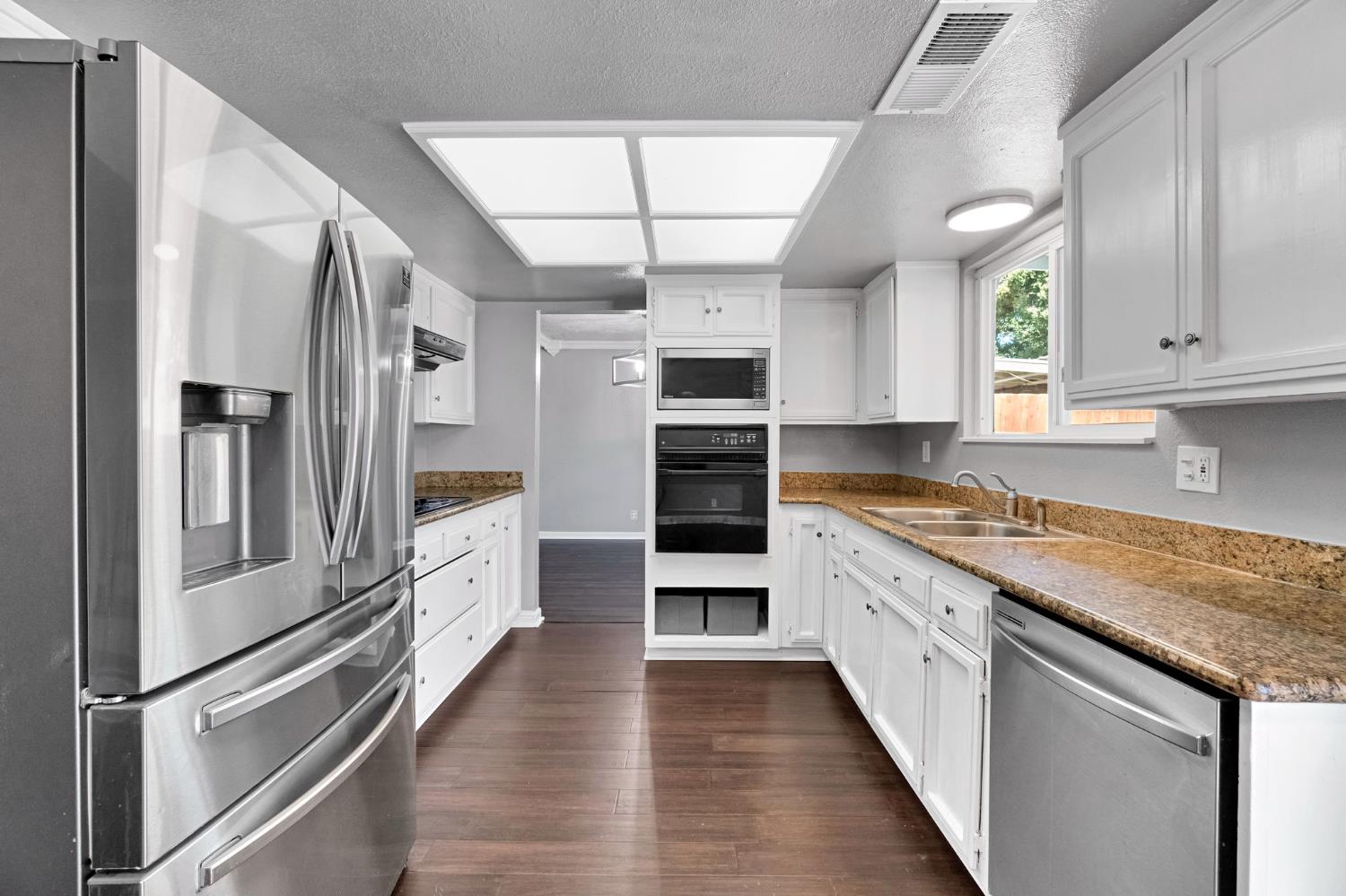 857 Los Altos Ave, Clovis, CA 93612