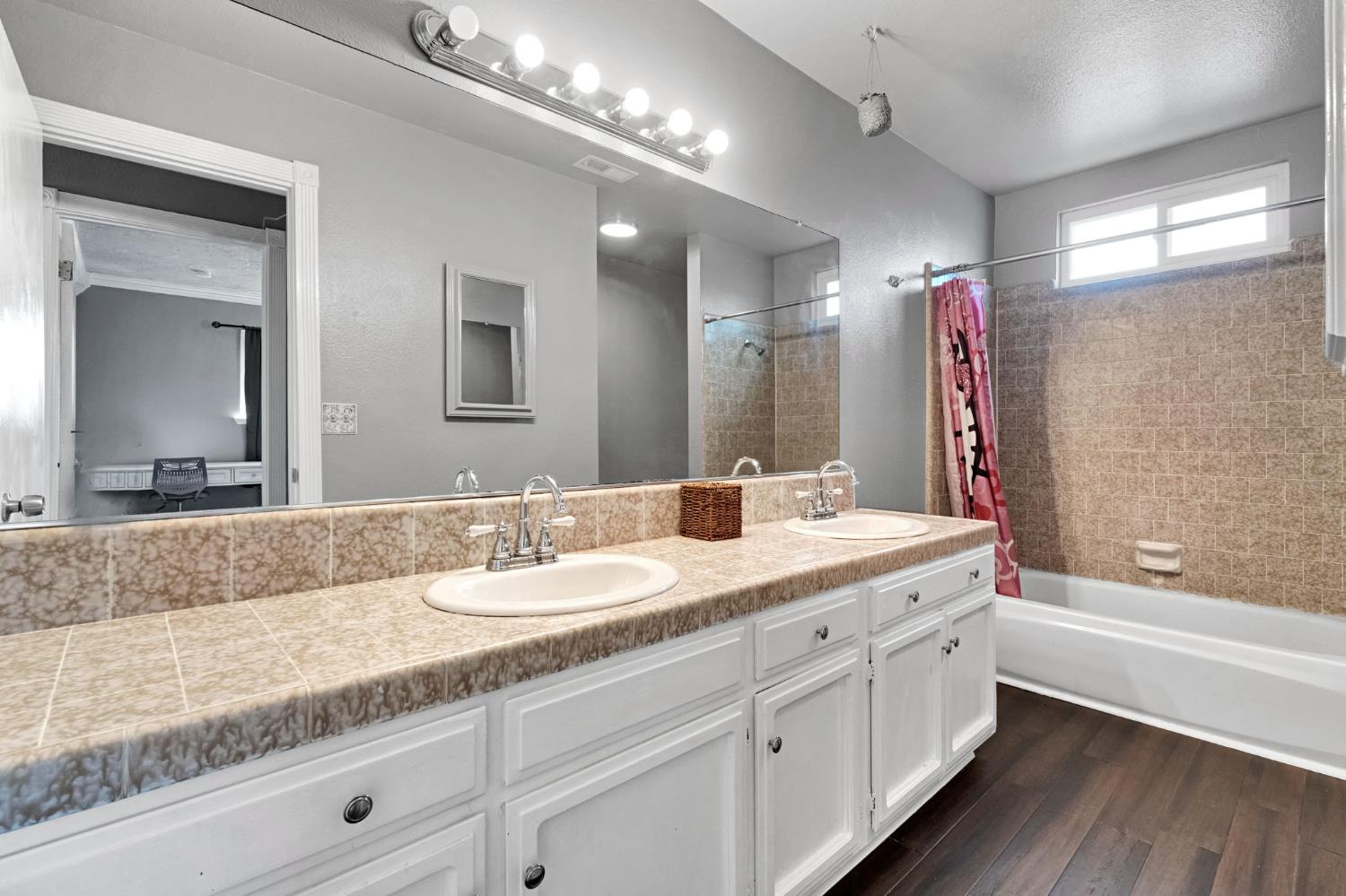 857 Los Altos Ave, Clovis, CA 93612