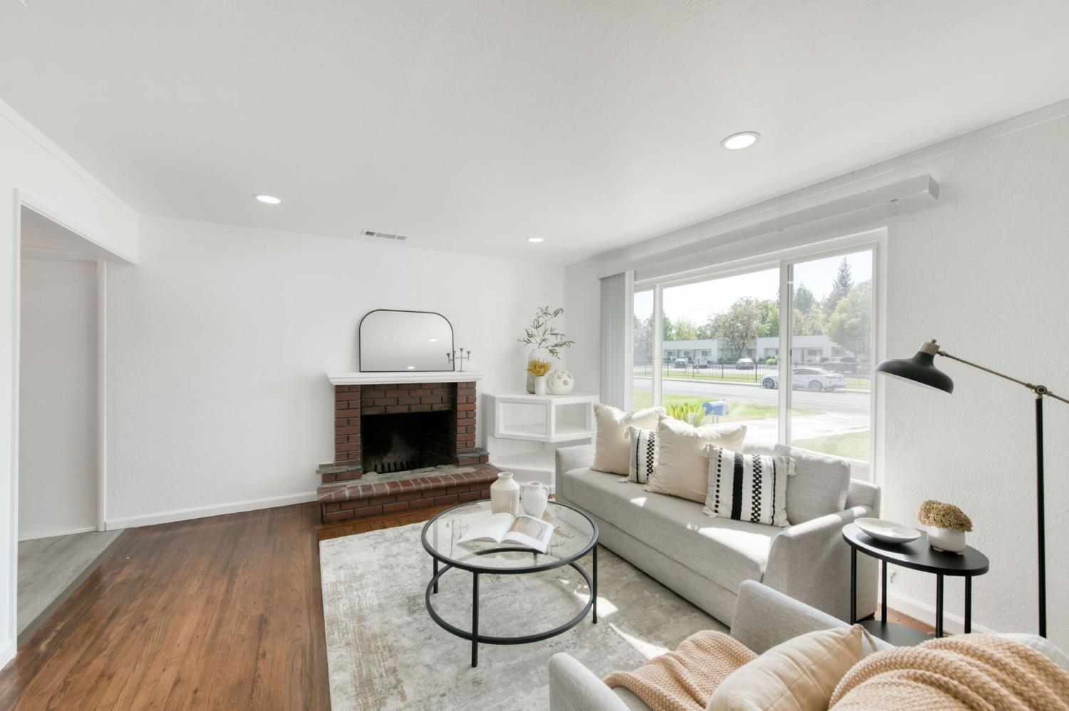 53 N Dewitt Ave, Clovis, CA 93612