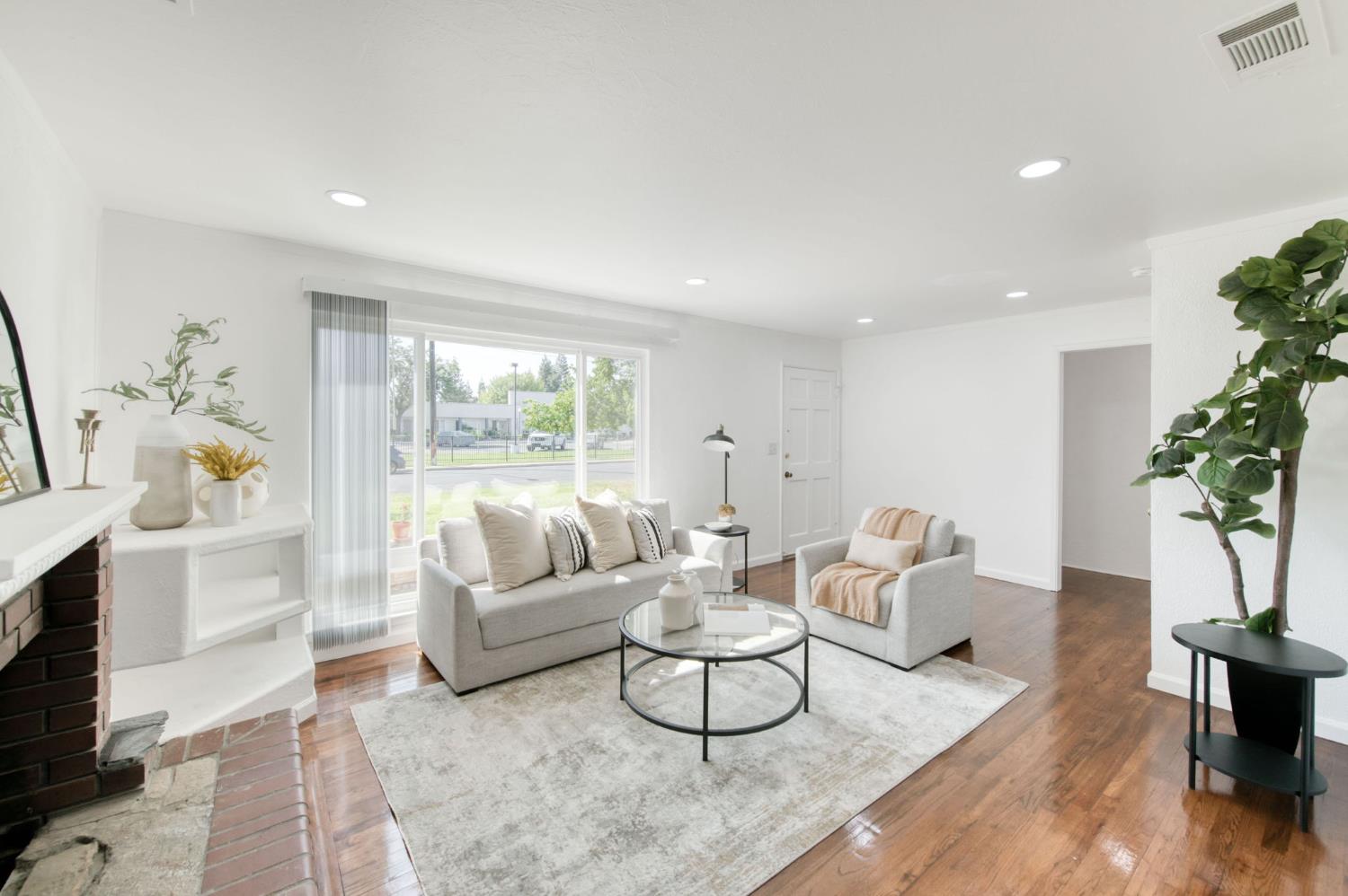 53 N Dewitt Ave, Clovis, CA 93612