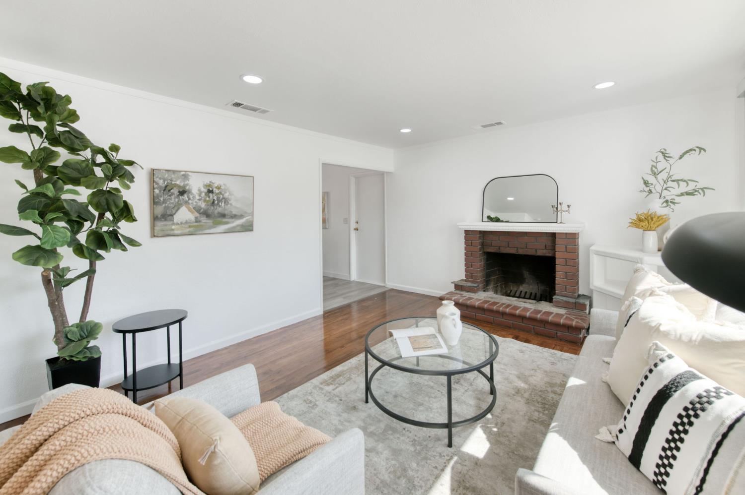 53 N Dewitt Ave, Clovis, CA 93612