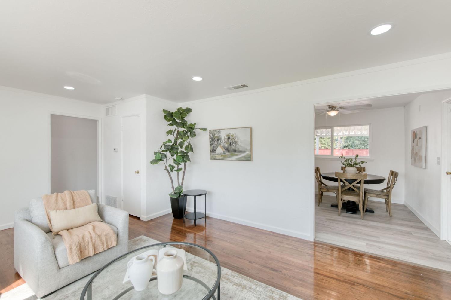 53 N Dewitt Ave, Clovis, CA 93612