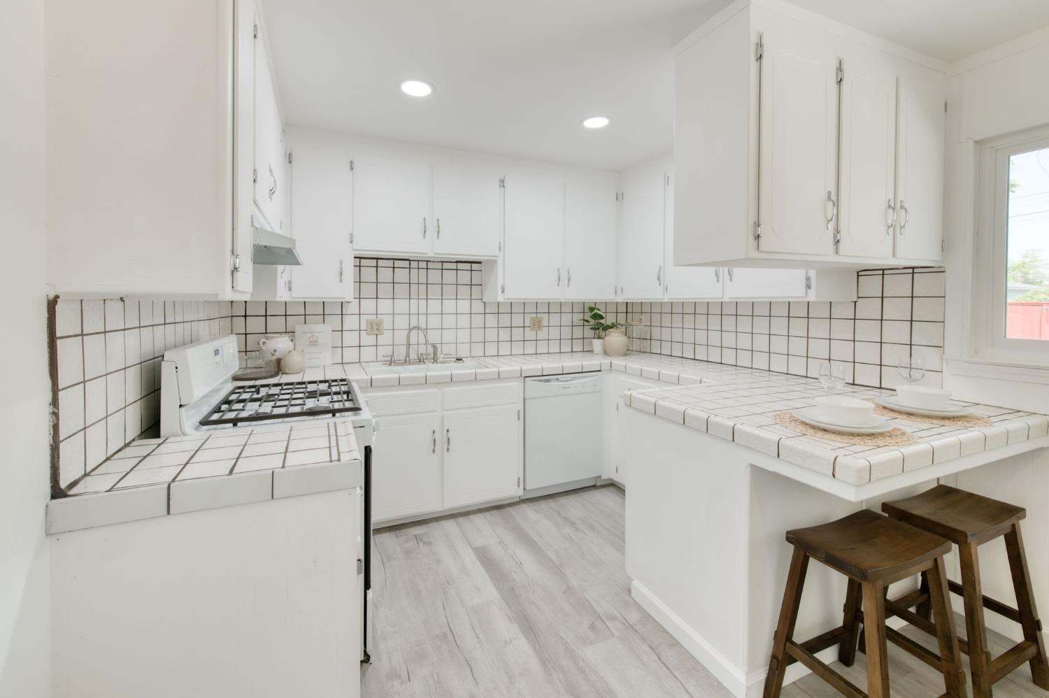 53 N Dewitt Ave, Clovis, CA 93612