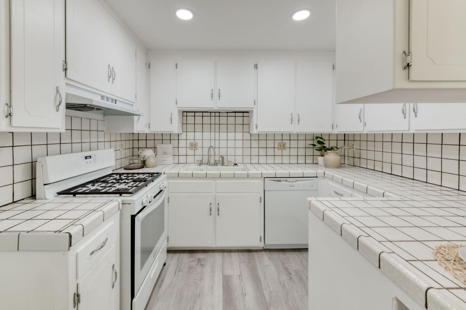 53 N Dewitt Ave, Clovis, CA 93612