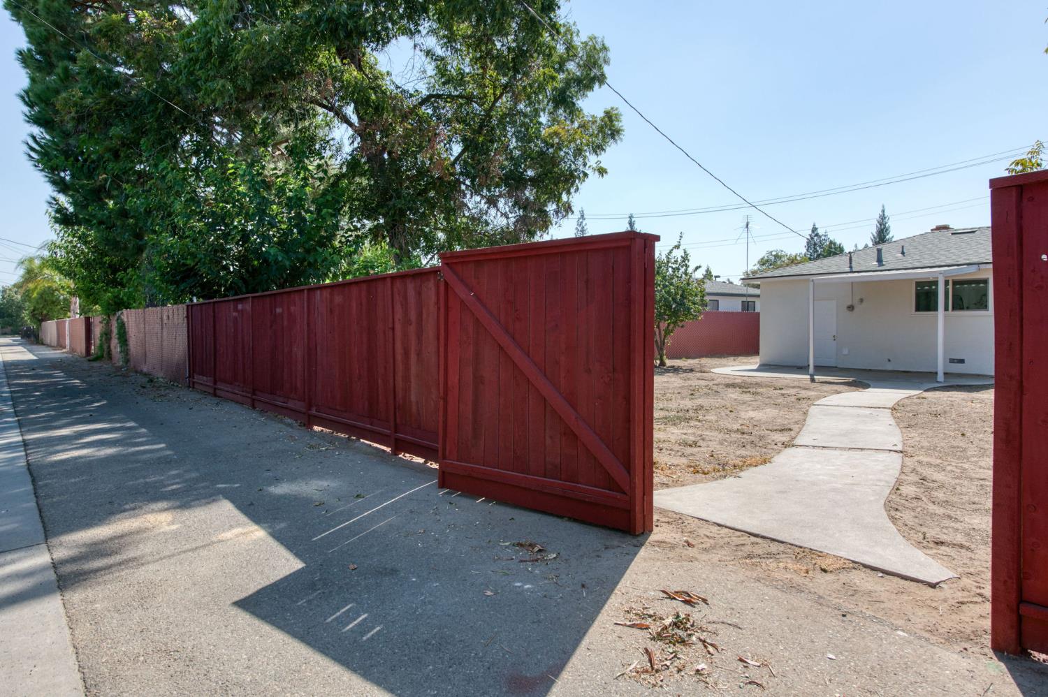 53 N Dewitt Ave, Clovis, CA 93612