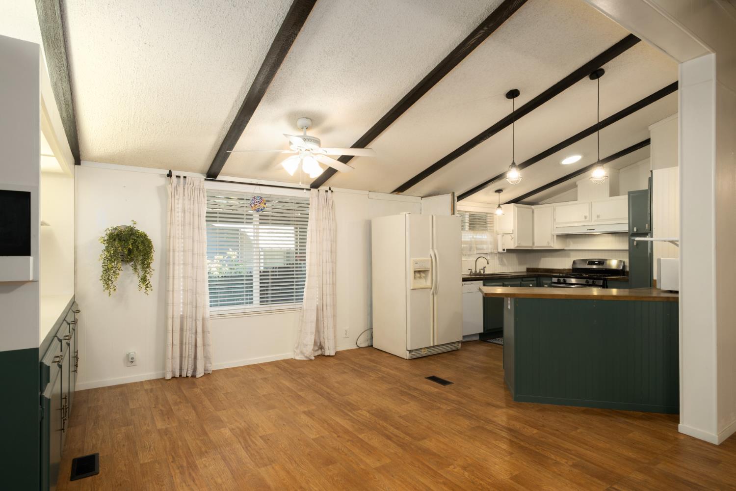 371 N Bethel Ave #70, Sanger, CA 93657