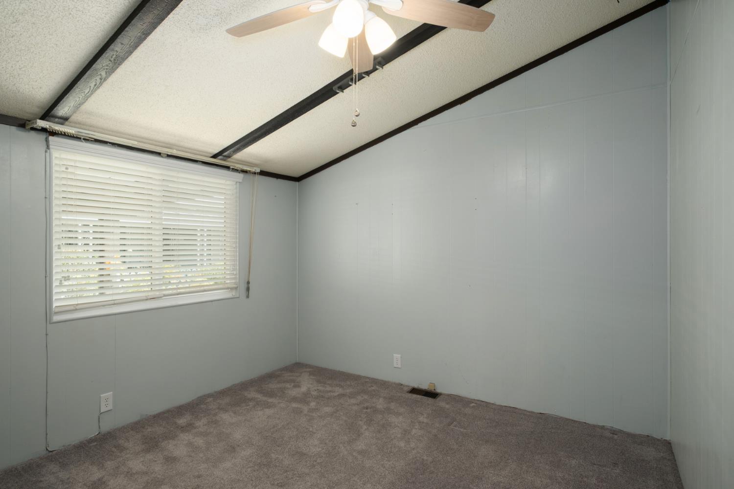 371 N Bethel Ave #70, Sanger, CA 93657