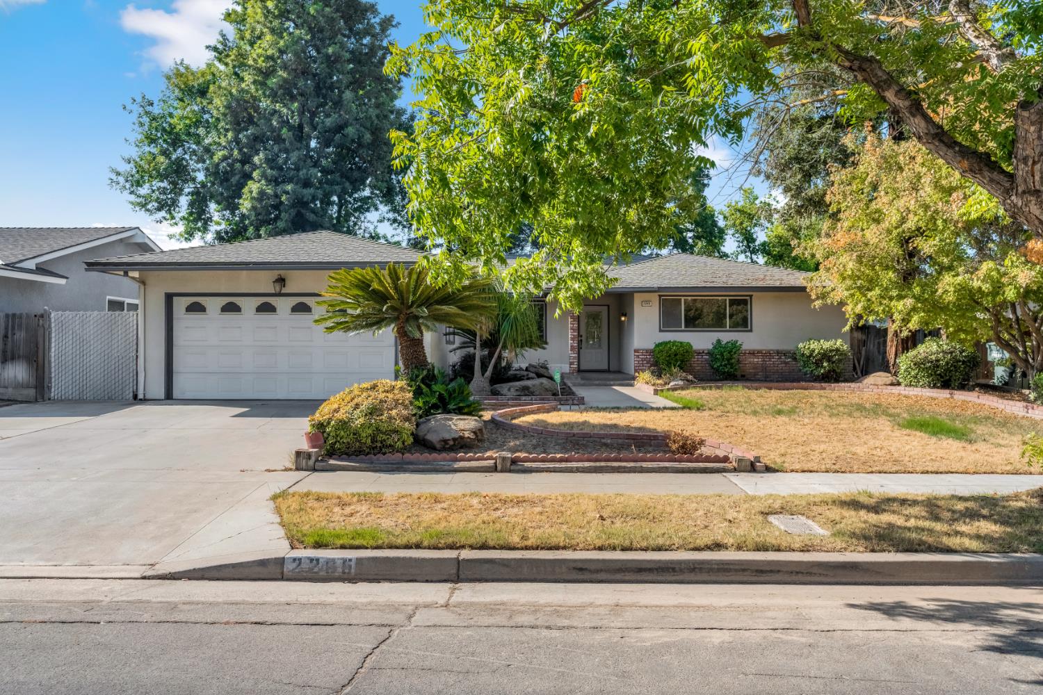 2265 E Herndon Ave, Fresno, CA 93720