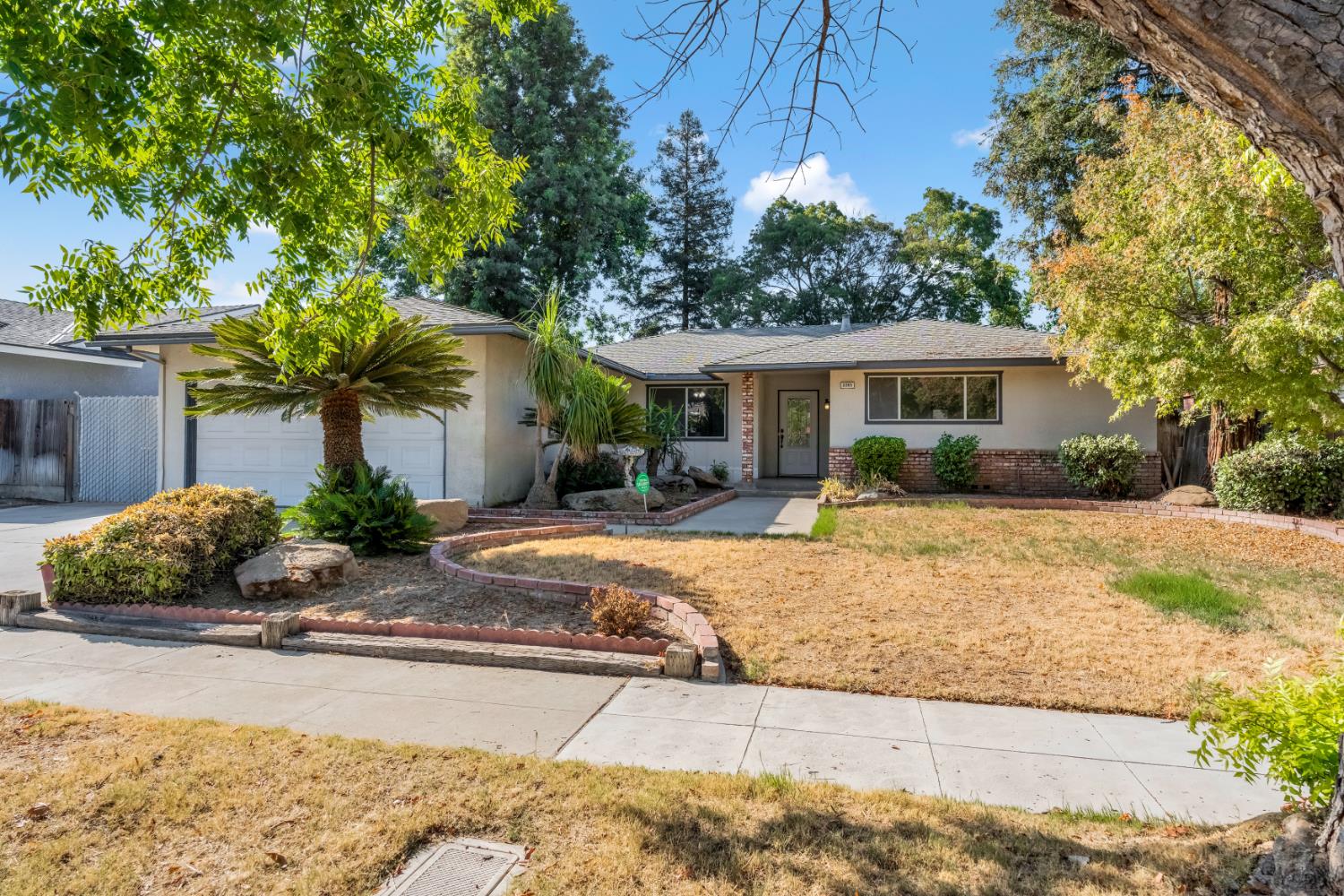 2265 E Herndon Ave, Fresno, CA 93720