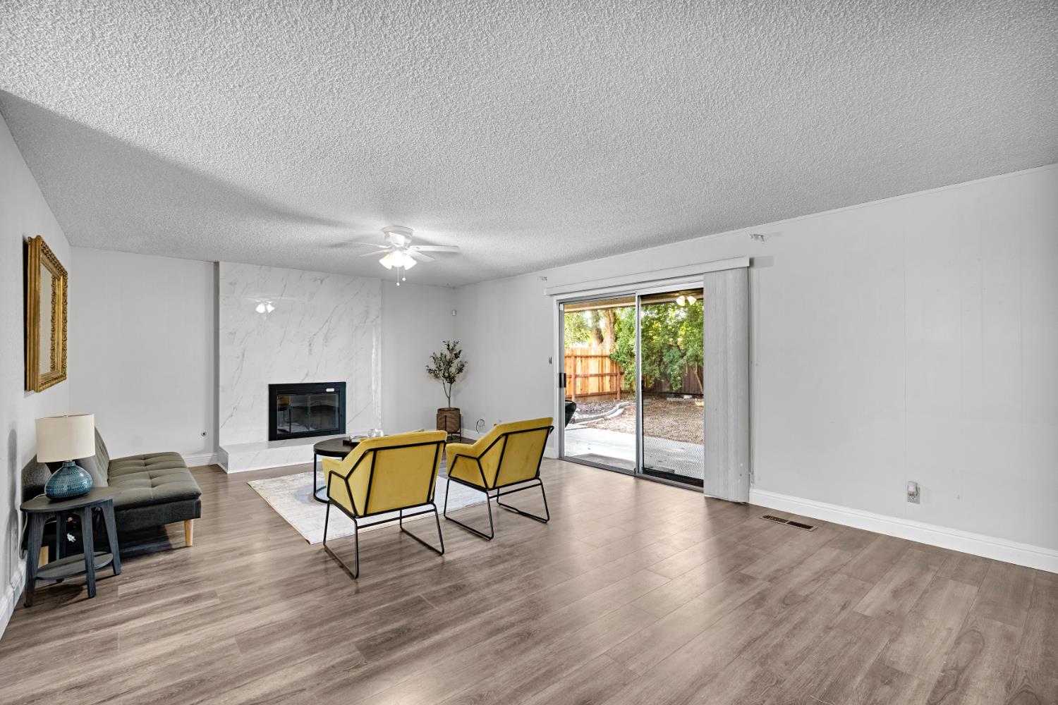 2265 E Herndon Ave, Fresno, CA 93720