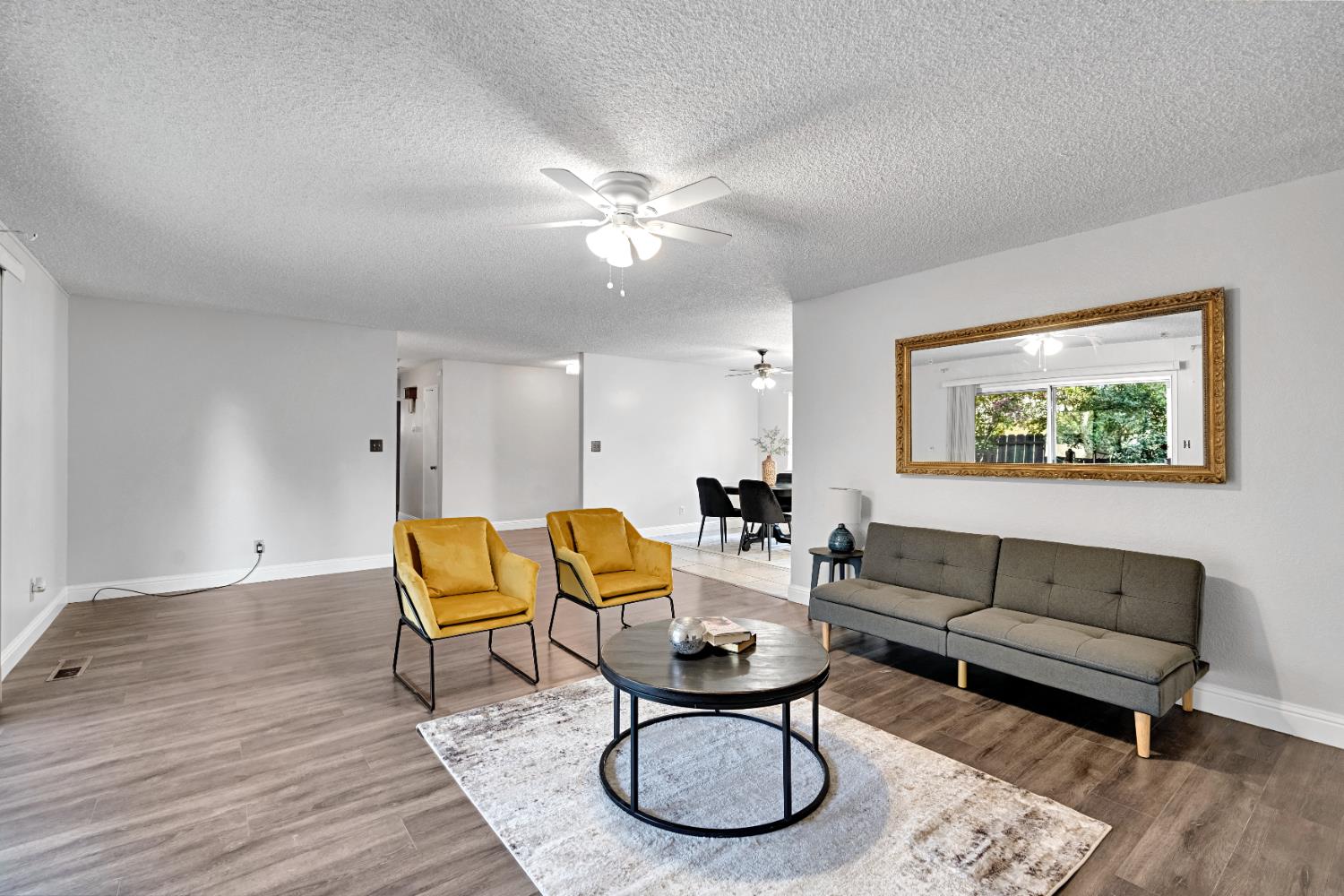 2265 E Herndon Ave, Fresno, CA 93720