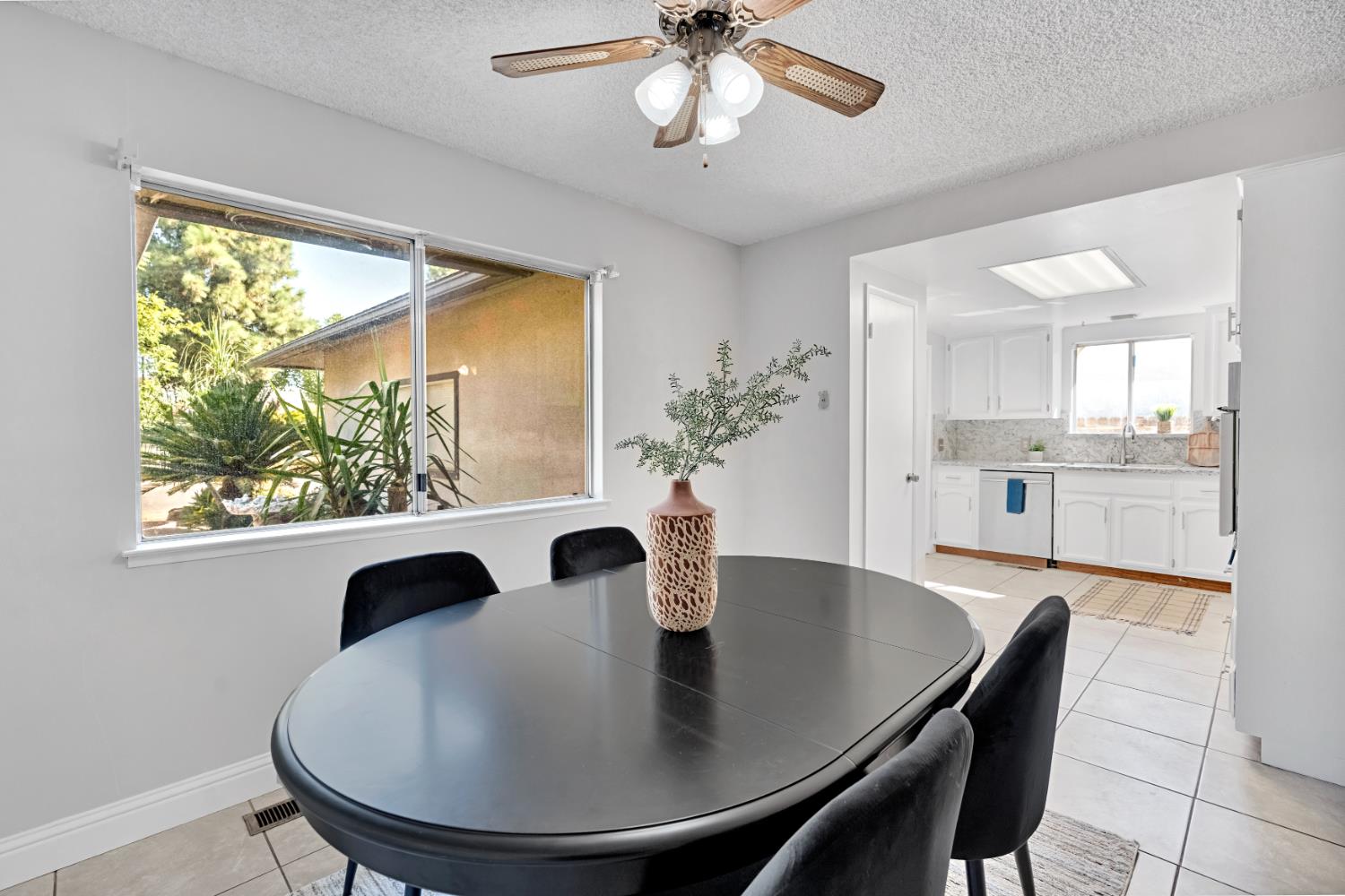 2265 E Herndon Ave, Fresno, CA 93720