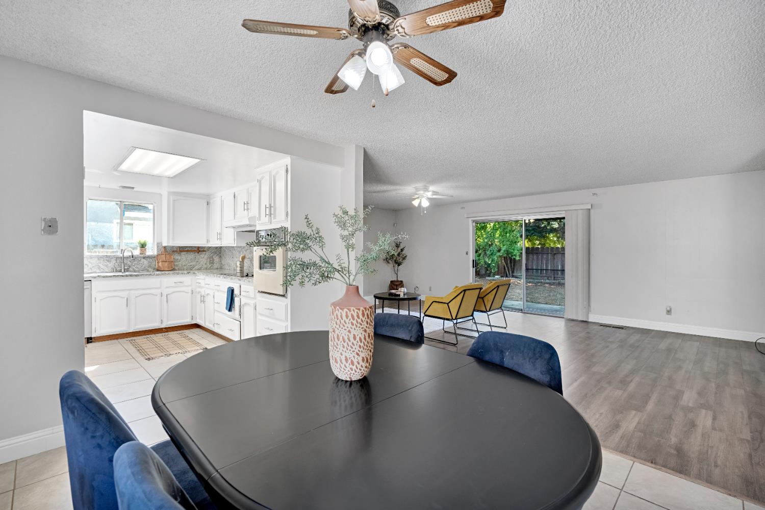 2265 E Herndon Ave, Fresno, CA 93720