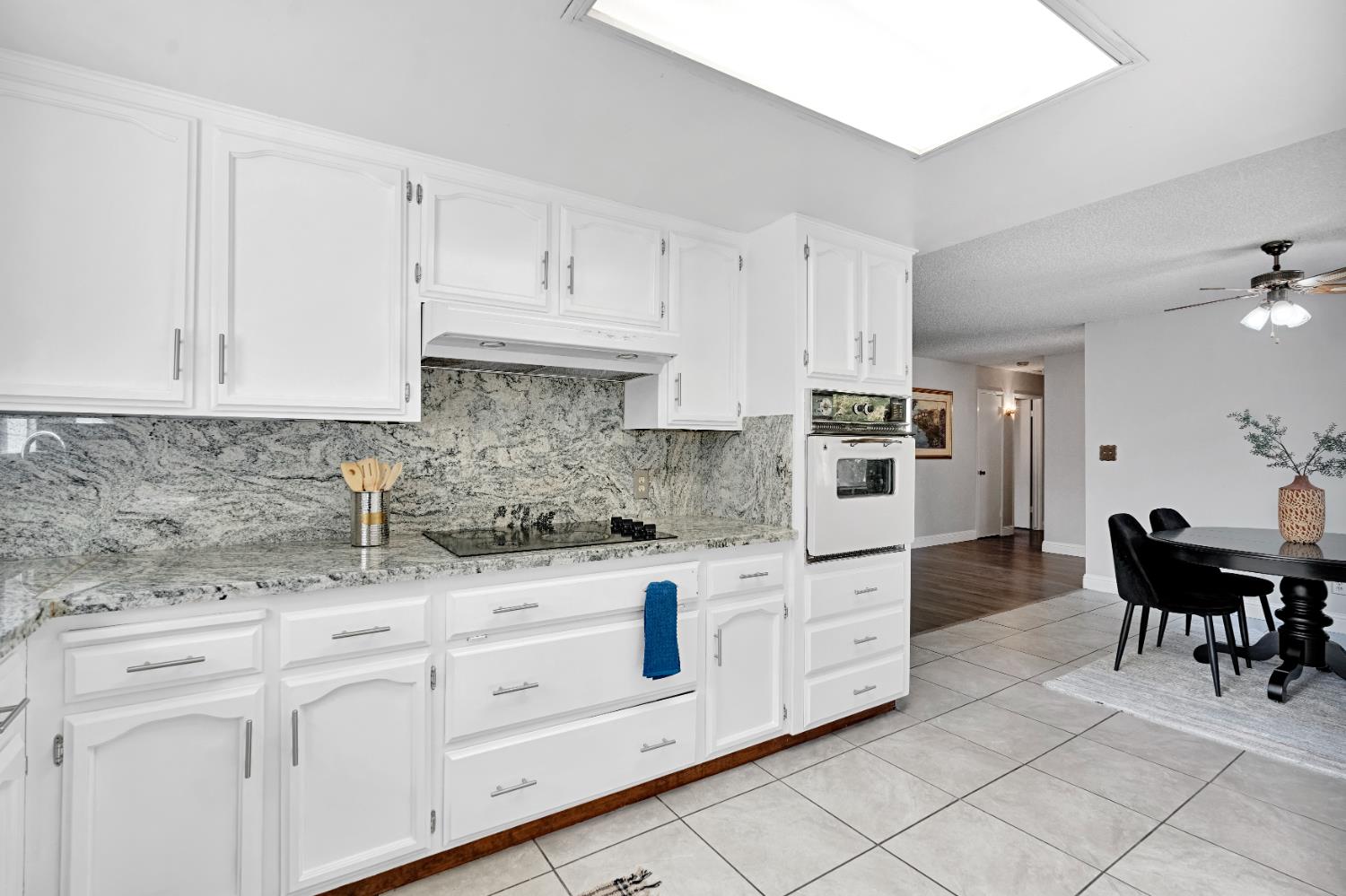 2265 E Herndon Ave, Fresno, CA 93720
