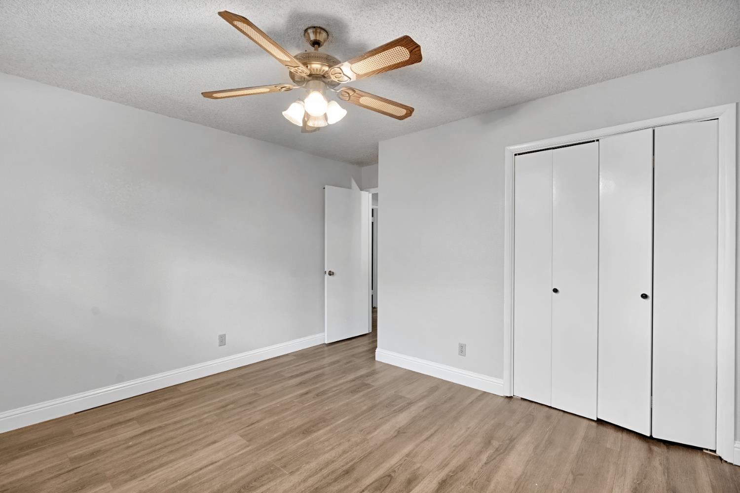 2265 E Herndon Ave, Fresno, CA 93720