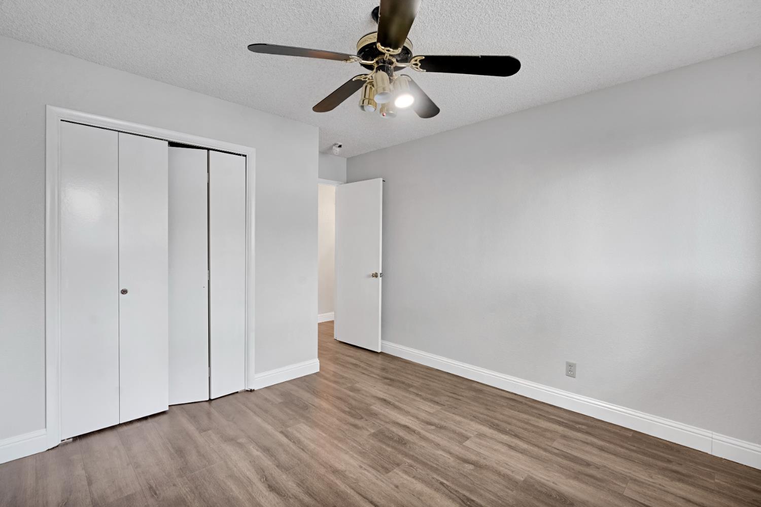 2265 E Herndon Ave, Fresno, CA 93720