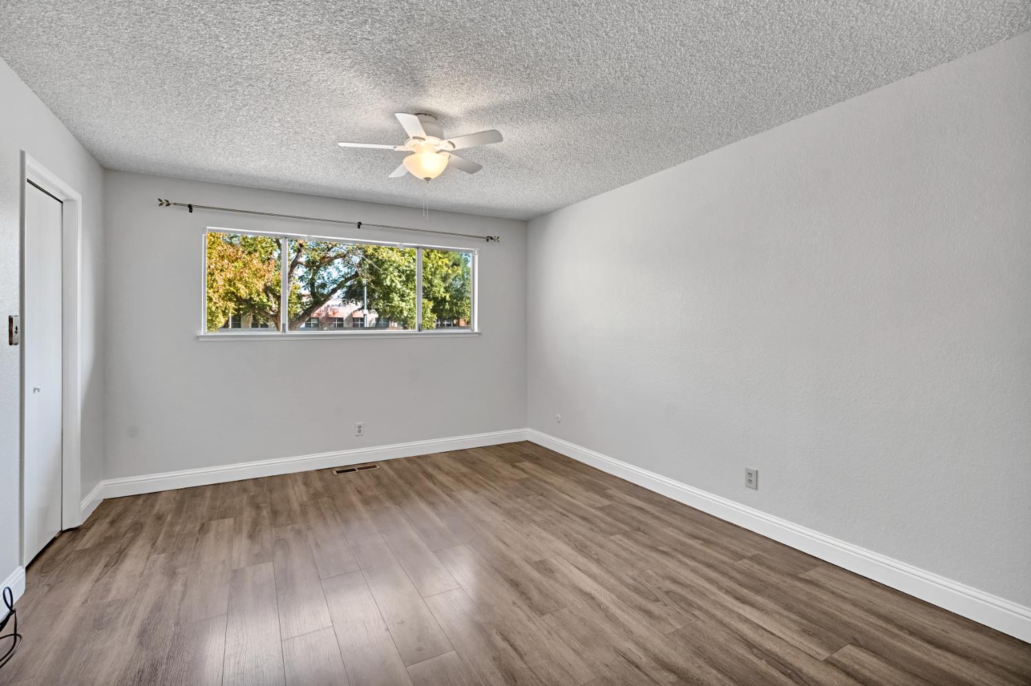 2265 E Herndon Ave, Fresno, CA 93720