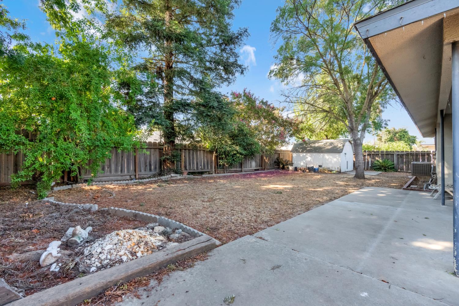 2265 E Herndon Ave, Fresno, CA 93720