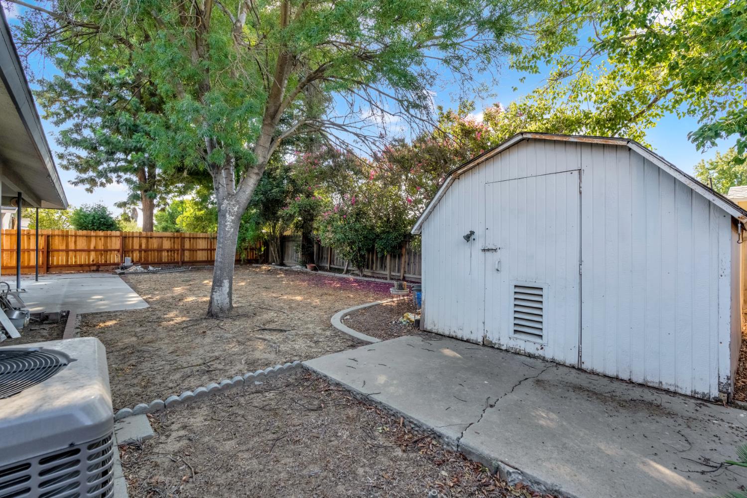 2265 E Herndon Ave, Fresno, CA 93720