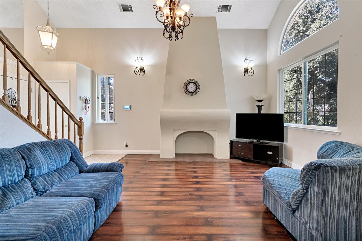 6060 E Illinois Ave, Fresno, CA 93727