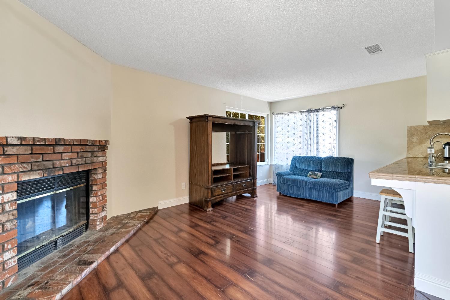 6060 E Illinois Ave, Fresno, CA 93727