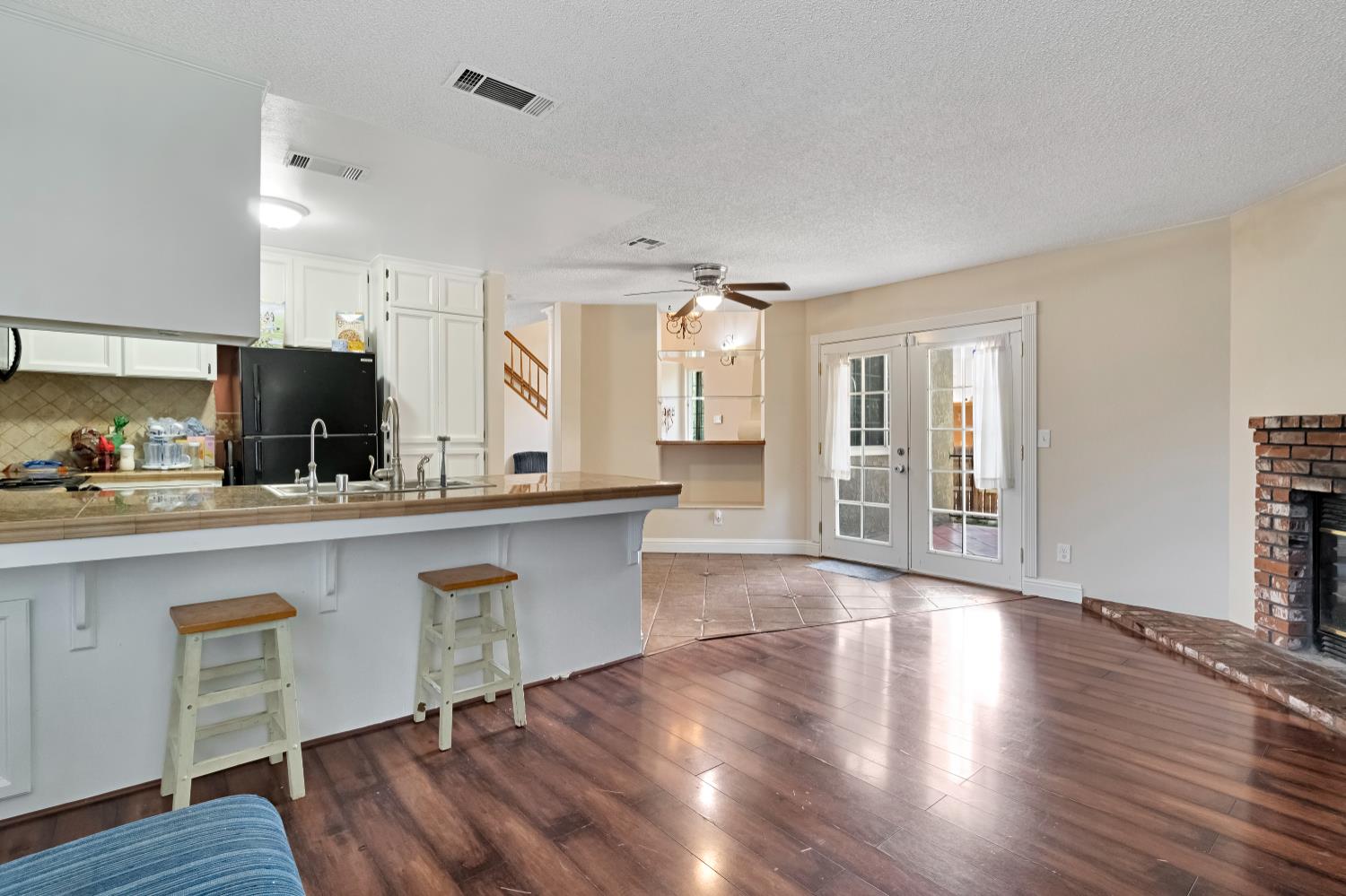 6060 E Illinois Ave, Fresno, CA 93727