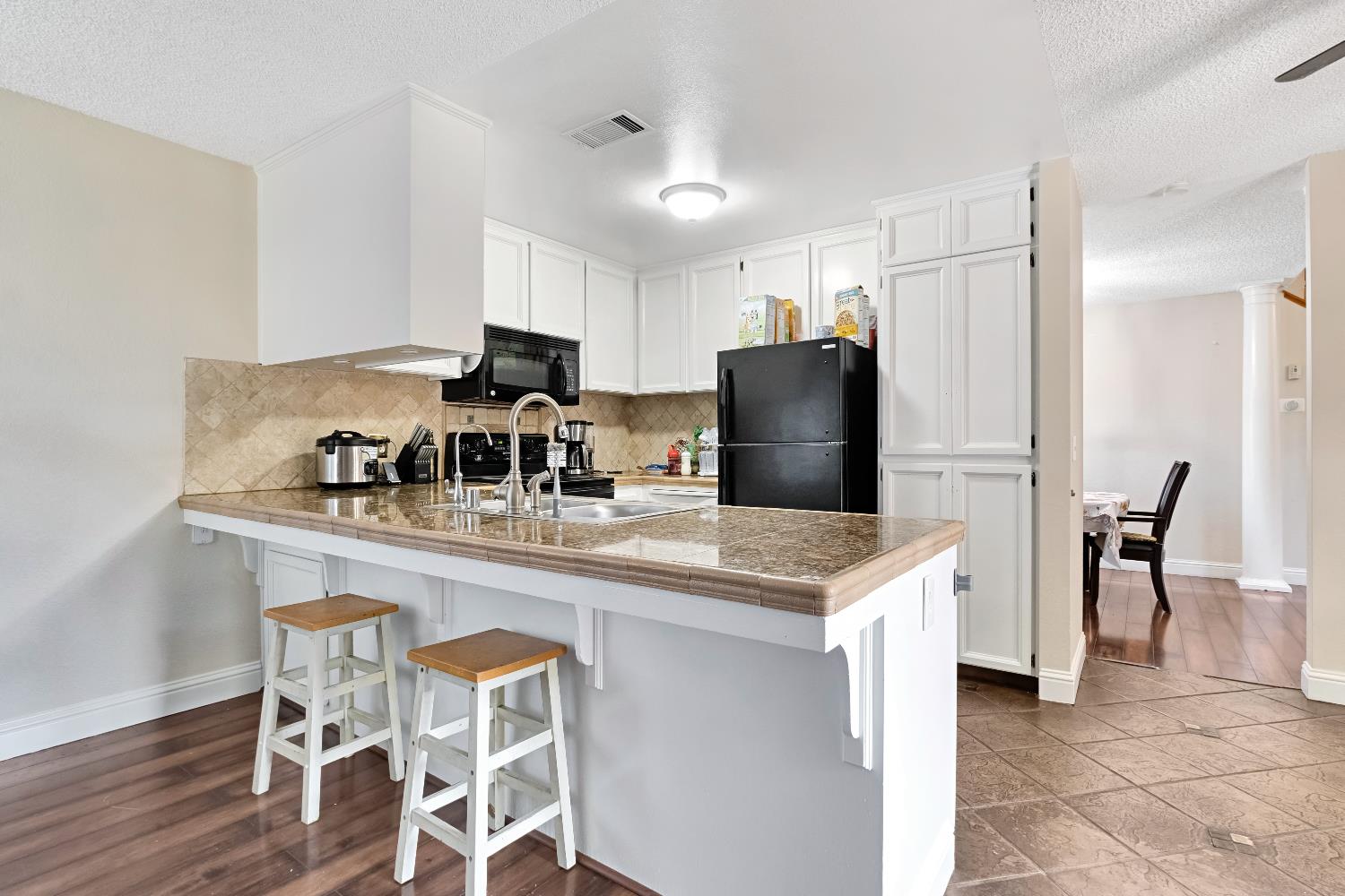 6060 E Illinois Ave, Fresno, CA 93727